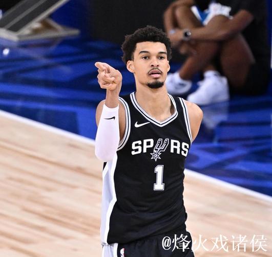 文班缺阵马刺逆转雷霆 独行侠大胜鹈鹕喜迎3连胜 文班缺阵马刺逆转雷霆 独行侠大胜鹈鹕喜迎3连胜