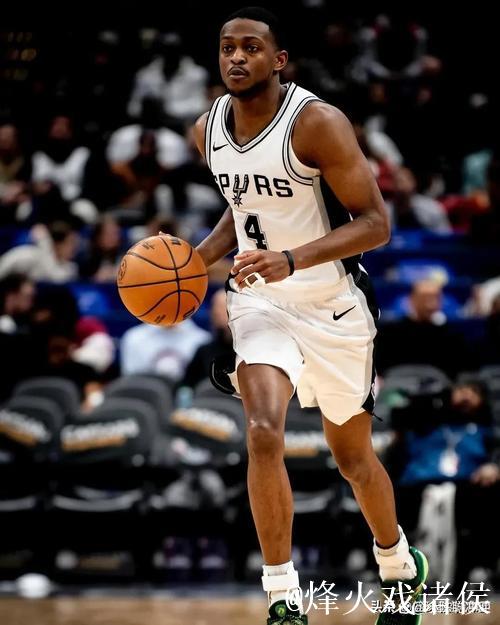 最后的调整！马刺社媒晒决赛前的球员训练组图，福克斯出镜